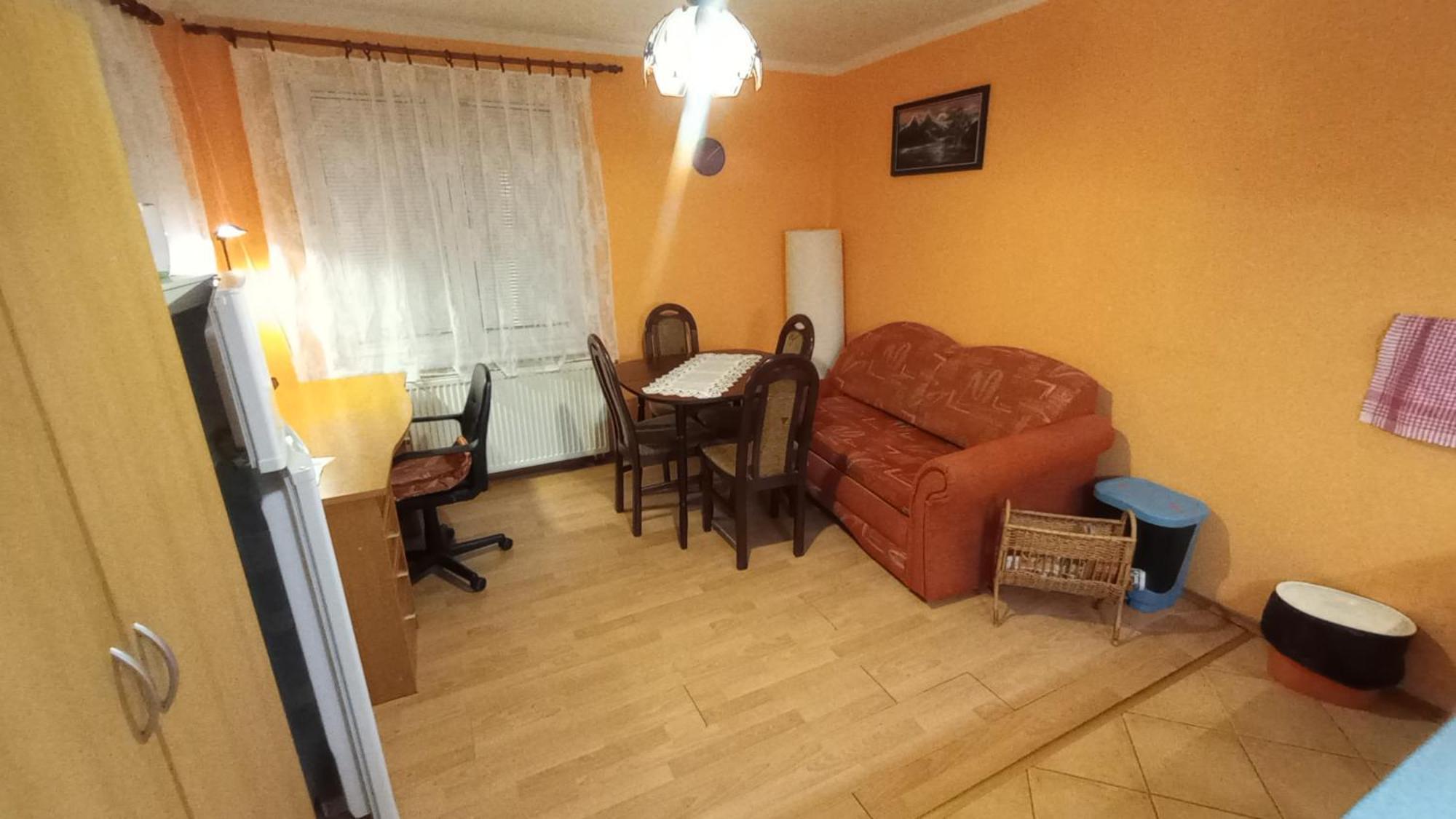 Rodinný apartmán s posedením pod košatým orechom. Trávnica Exterior foto