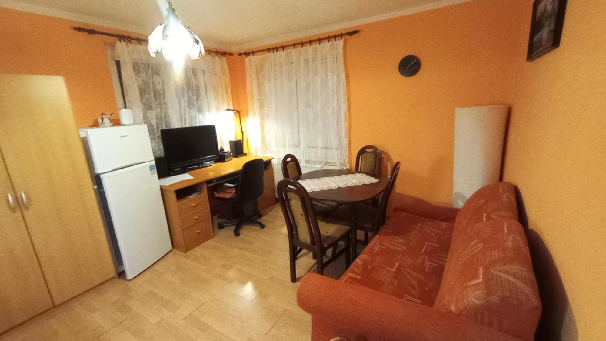 Rodinný apartmán s posedením pod košatým orechom. Trávnica Exterior foto
